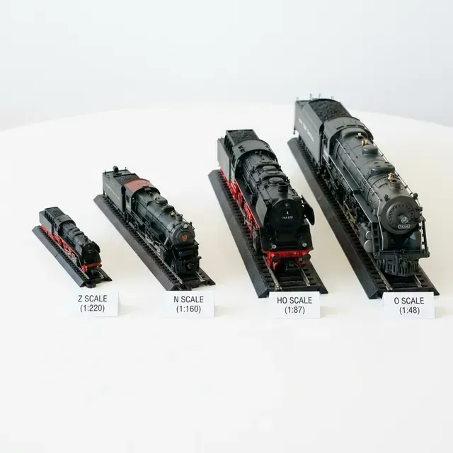Z軌、N軌、HO軌、O軌四種規格模型火車大小比較